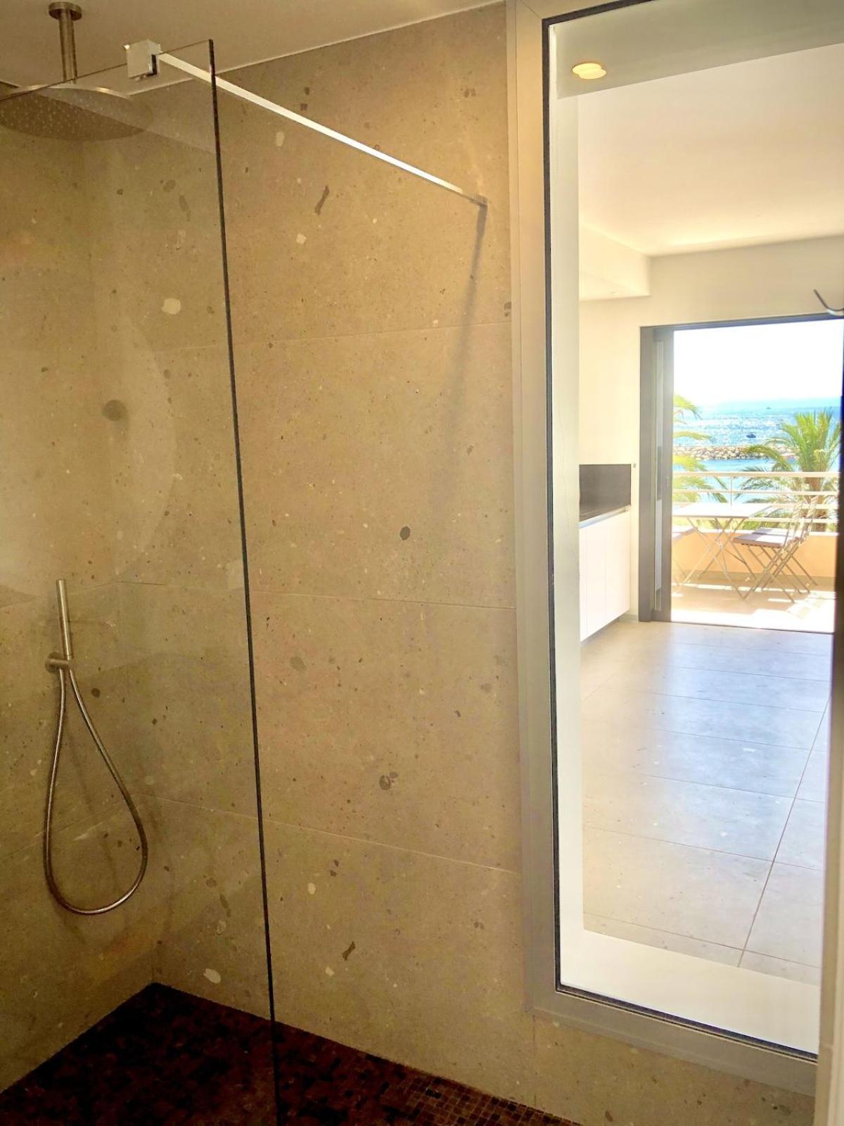 Appartement T3 Lumineux Traversant Totalement Neuf En Face De La Plage Front De Mer Vue Sur Les Iles Vue Mer Panoramique Assuree Residence De La Plage Centre Ville Du Lavandou 3Eme Etage Avec Ascenseur Appartement T3 Le Lavandou Exterior photo