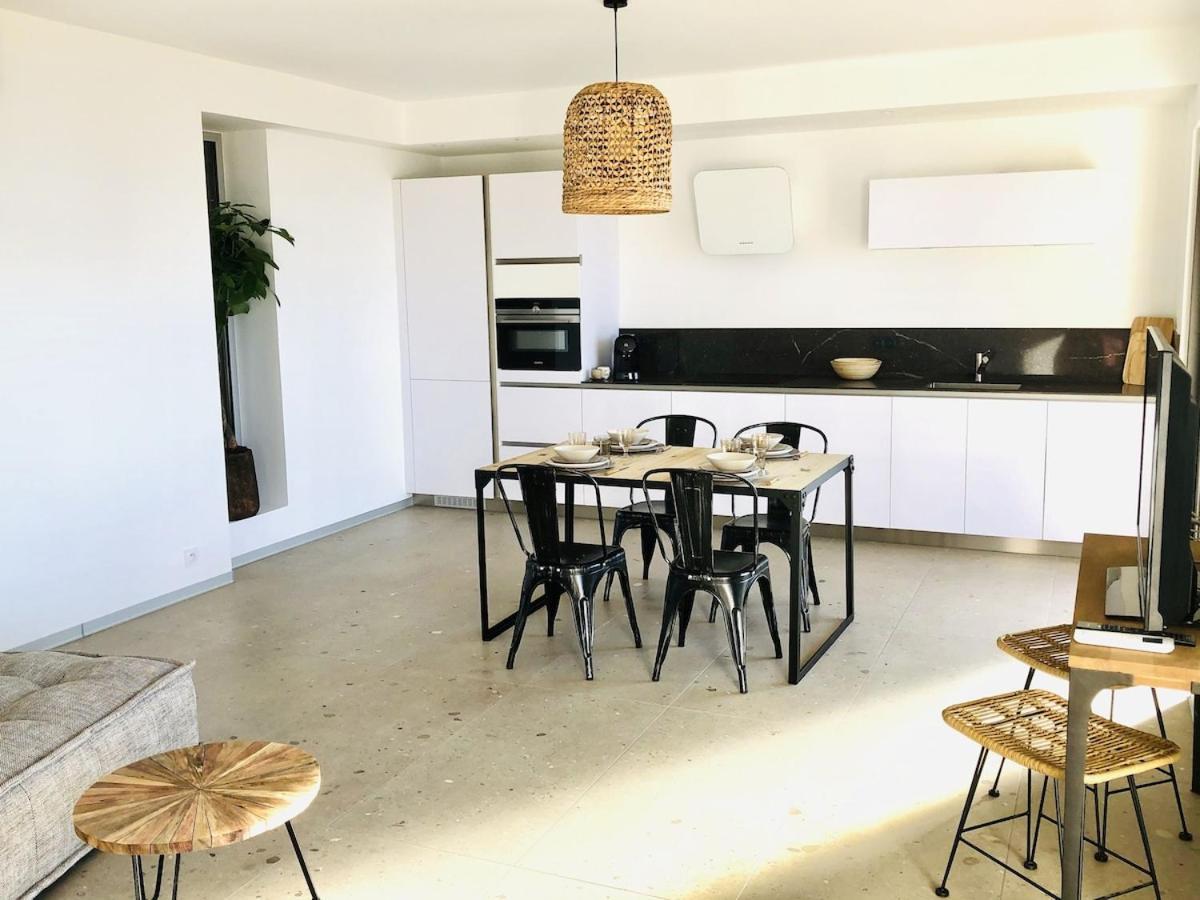 Appartement T3 Lumineux Traversant Totalement Neuf En Face De La Plage Front De Mer Vue Sur Les Iles Vue Mer Panoramique Assuree Residence De La Plage Centre Ville Du Lavandou 3Eme Etage Avec Ascenseur Appartement T3 Le Lavandou Exterior photo