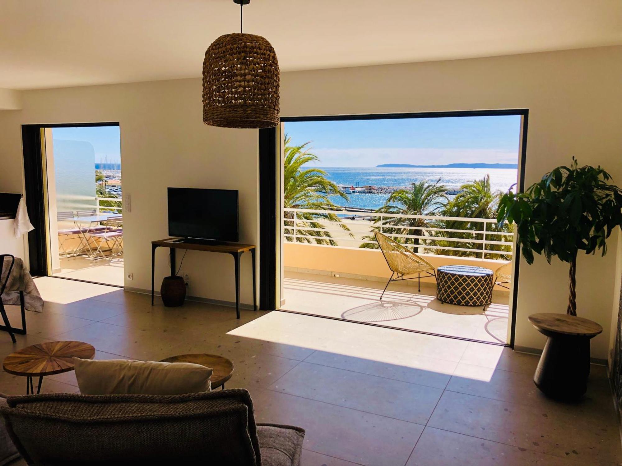 Appartement T3 Lumineux Traversant Totalement Neuf En Face De La Plage Front De Mer Vue Sur Les Iles Vue Mer Panoramique Assuree Residence De La Plage Centre Ville Du Lavandou 3Eme Etage Avec Ascenseur Appartement T3 Le Lavandou Exterior photo