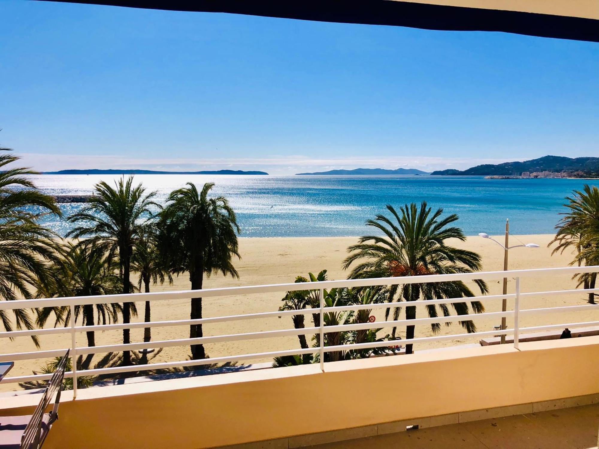 Appartement T3 Lumineux Traversant Totalement Neuf En Face De La Plage Front De Mer Vue Sur Les Iles Vue Mer Panoramique Assuree Residence De La Plage Centre Ville Du Lavandou 3Eme Etage Avec Ascenseur Appartement T3 Le Lavandou Exterior photo