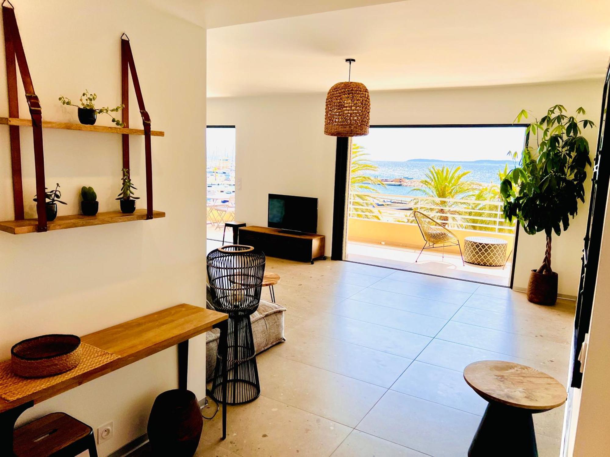 Appartement T3 Lumineux Traversant Totalement Neuf En Face De La Plage Front De Mer Vue Sur Les Iles Vue Mer Panoramique Assuree Residence De La Plage Centre Ville Du Lavandou 3Eme Etage Avec Ascenseur Appartement T3 Le Lavandou Exterior photo