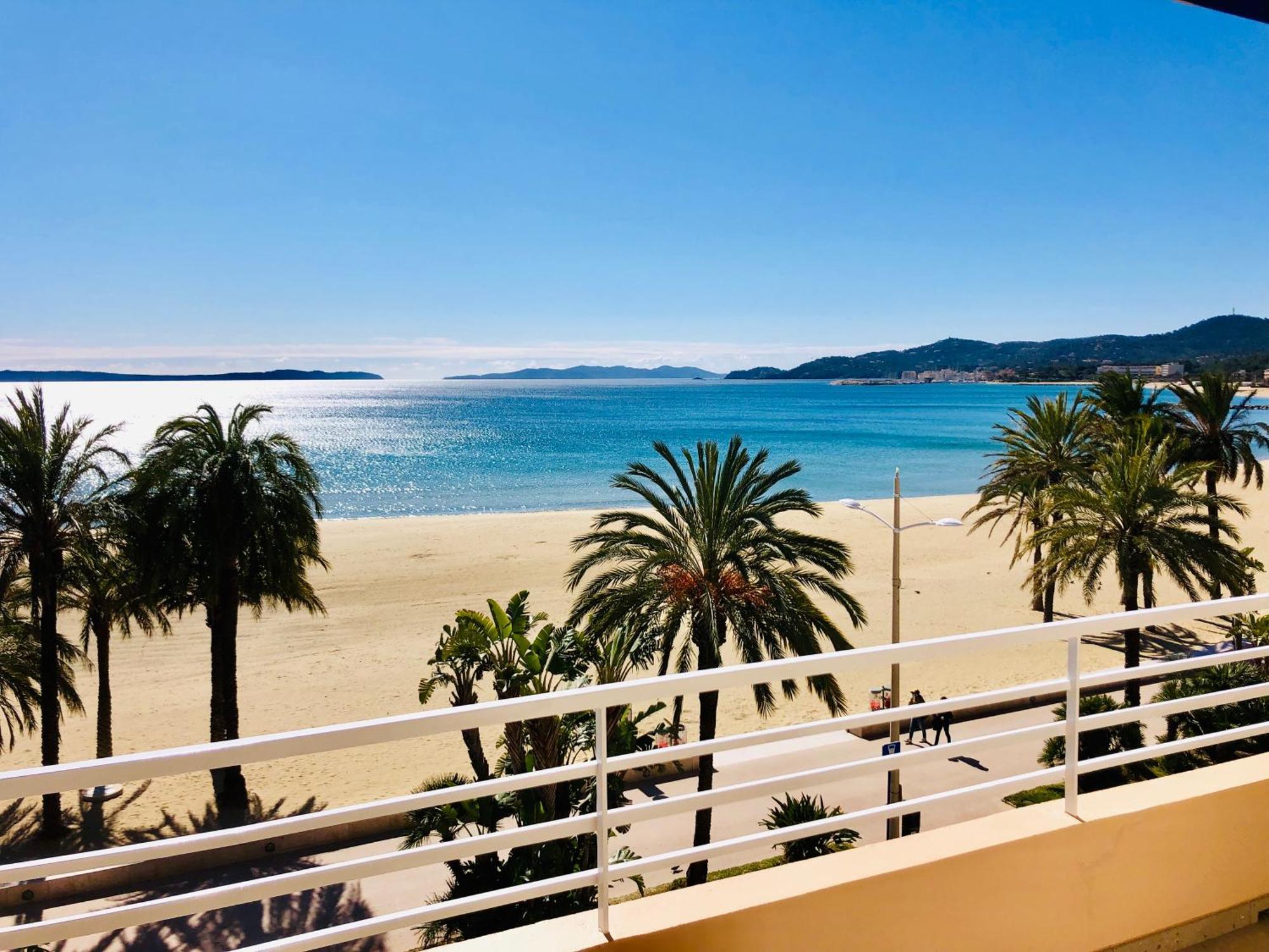 Appartement T3 Lumineux Traversant Totalement Neuf En Face De La Plage Front De Mer Vue Sur Les Iles Vue Mer Panoramique Assuree Residence De La Plage Centre Ville Du Lavandou 3Eme Etage Avec Ascenseur Appartement T3 Le Lavandou Exterior photo