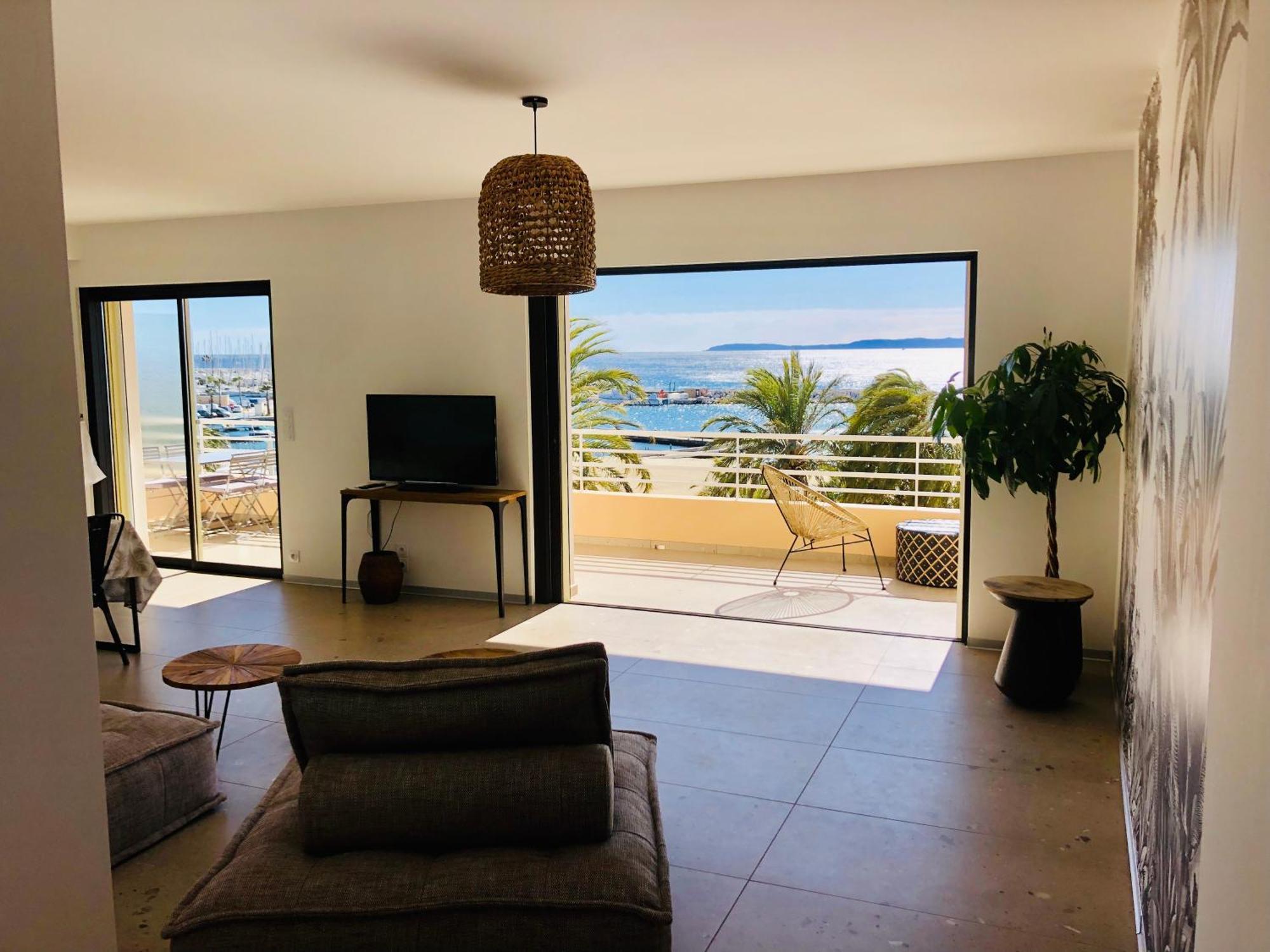 Appartement T3 Lumineux Traversant Totalement Neuf En Face De La Plage Front De Mer Vue Sur Les Iles Vue Mer Panoramique Assuree Residence De La Plage Centre Ville Du Lavandou 3Eme Etage Avec Ascenseur Appartement T3 Le Lavandou Exterior photo