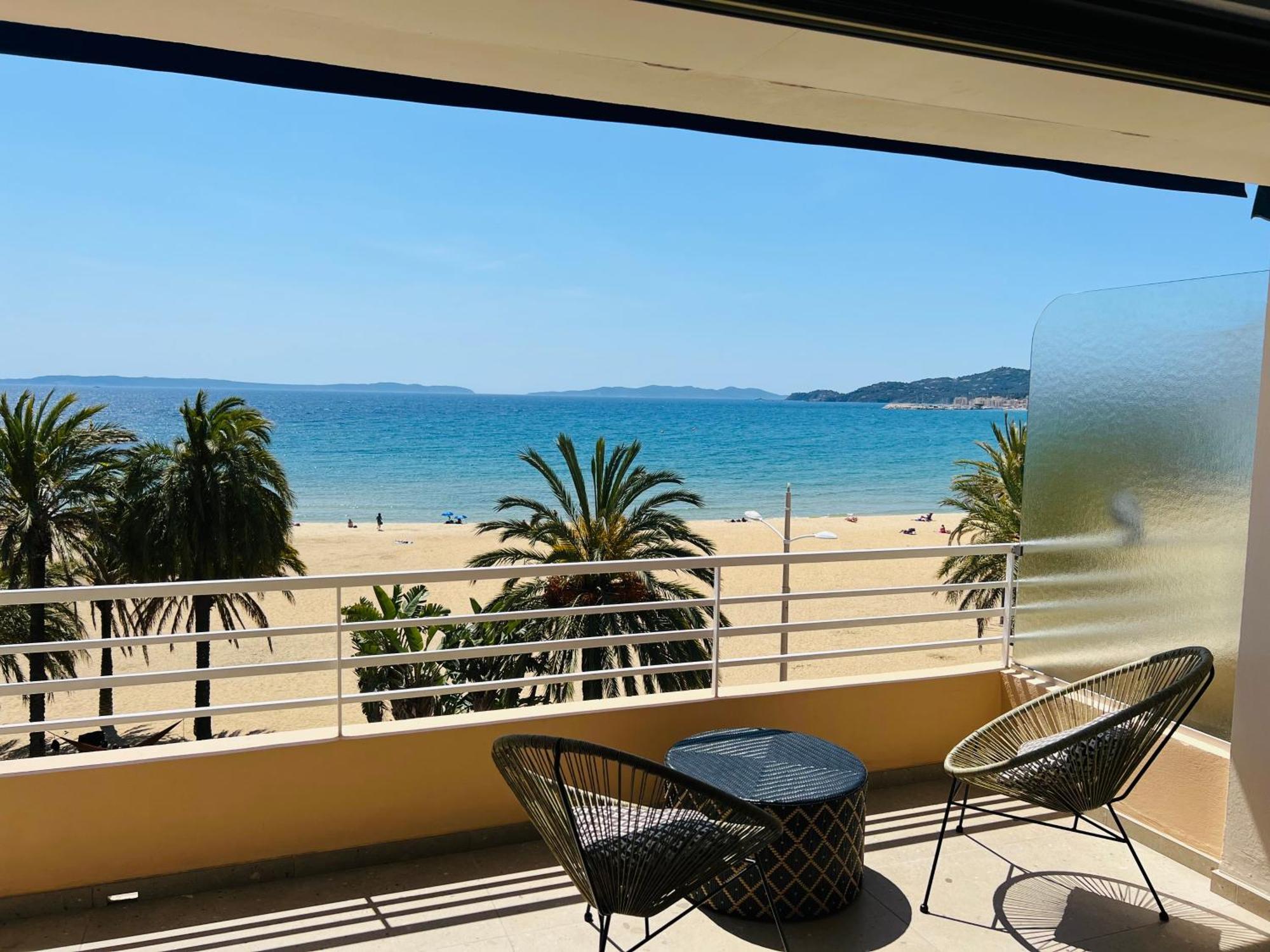 Appartement T3 Lumineux Traversant Totalement Neuf En Face De La Plage Front De Mer Vue Sur Les Iles Vue Mer Panoramique Assuree Residence De La Plage Centre Ville Du Lavandou 3Eme Etage Avec Ascenseur Appartement T3 Le Lavandou Exterior photo